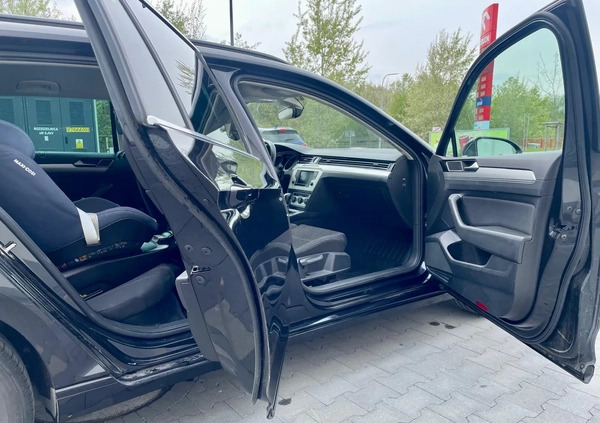 Volkswagen Passat cena 63900 przebieg: 111847, rok produkcji 2016 z Poznań małe 407